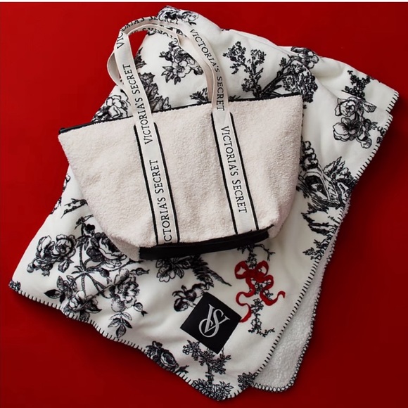 Victoria's Secret Bedding Nwt Victoria Secret Cozy Plush Throw